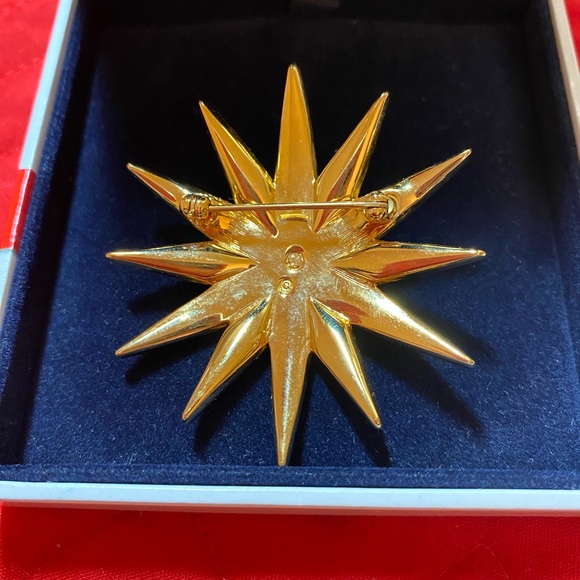 Authentic,signed, Swarovski Starburst brooch. - Picture 2 of 5